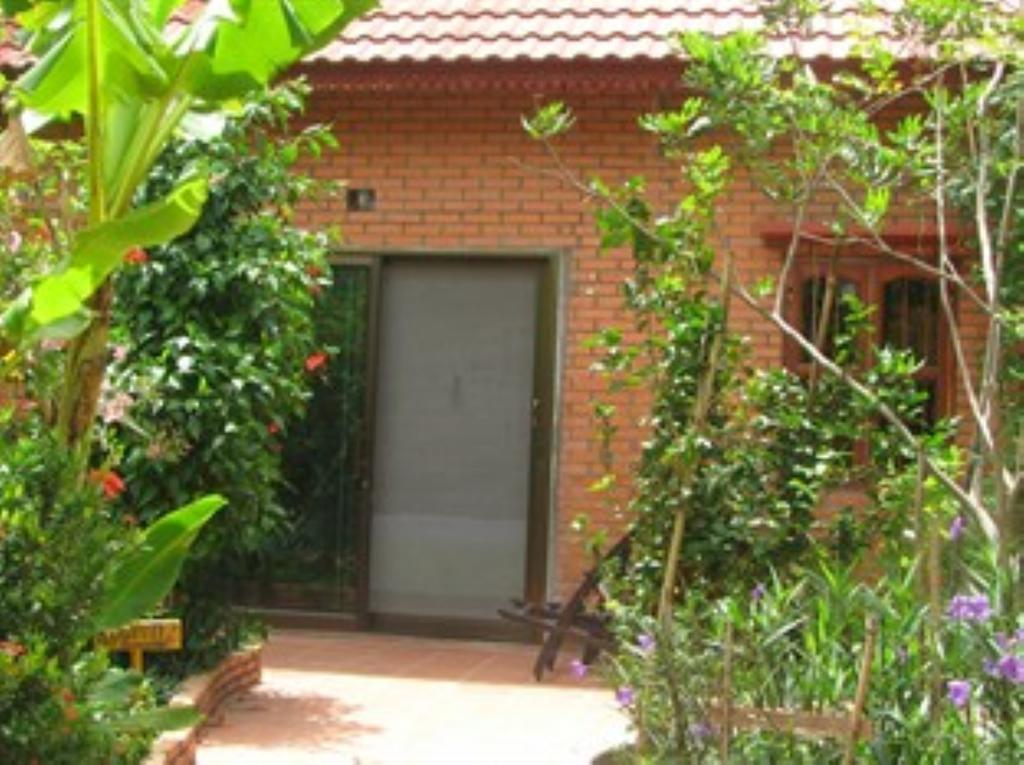 Elephant Blanc Phnom Pen Exterior foto