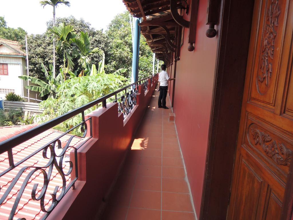Elephant Blanc Phnom Pen Exterior foto