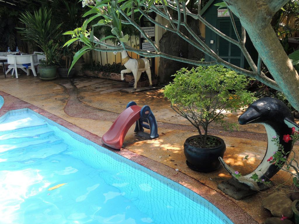Elephant Blanc Phnom Pen Exterior foto