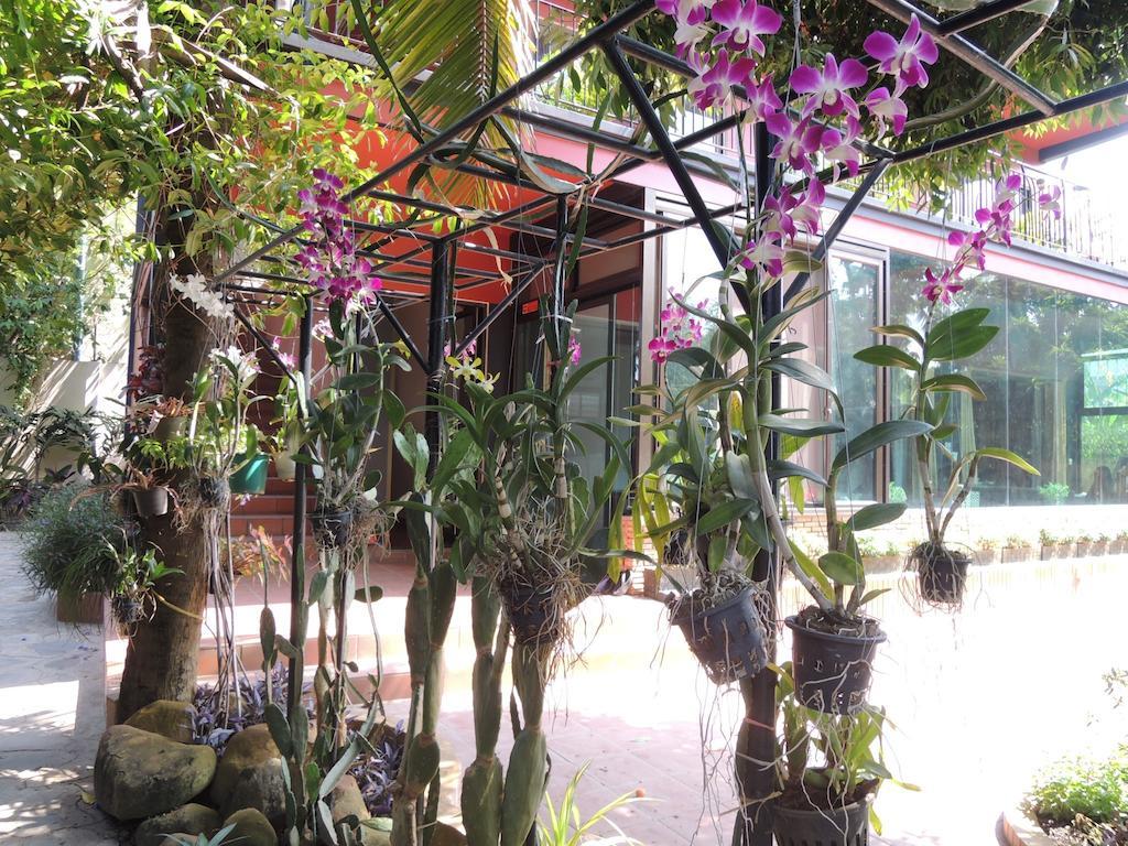 Elephant Blanc Phnom Pen Exterior foto