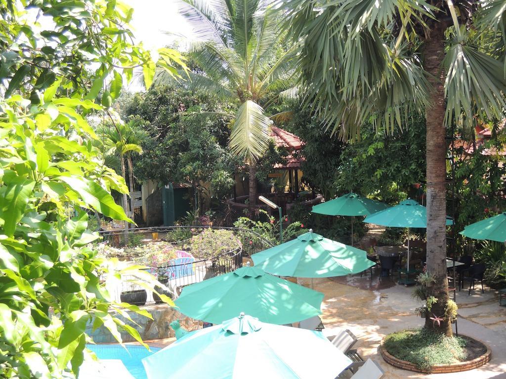 Elephant Blanc Phnom Pen Exterior foto