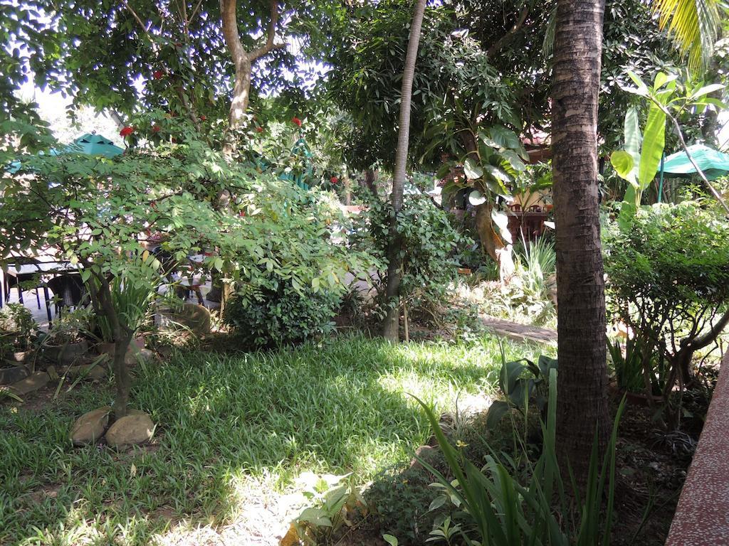 Elephant Blanc Phnom Pen Exterior foto