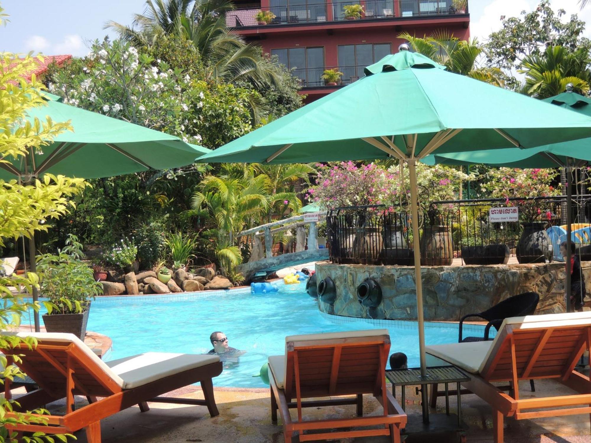 Elephant Blanc Phnom Pen Exterior foto